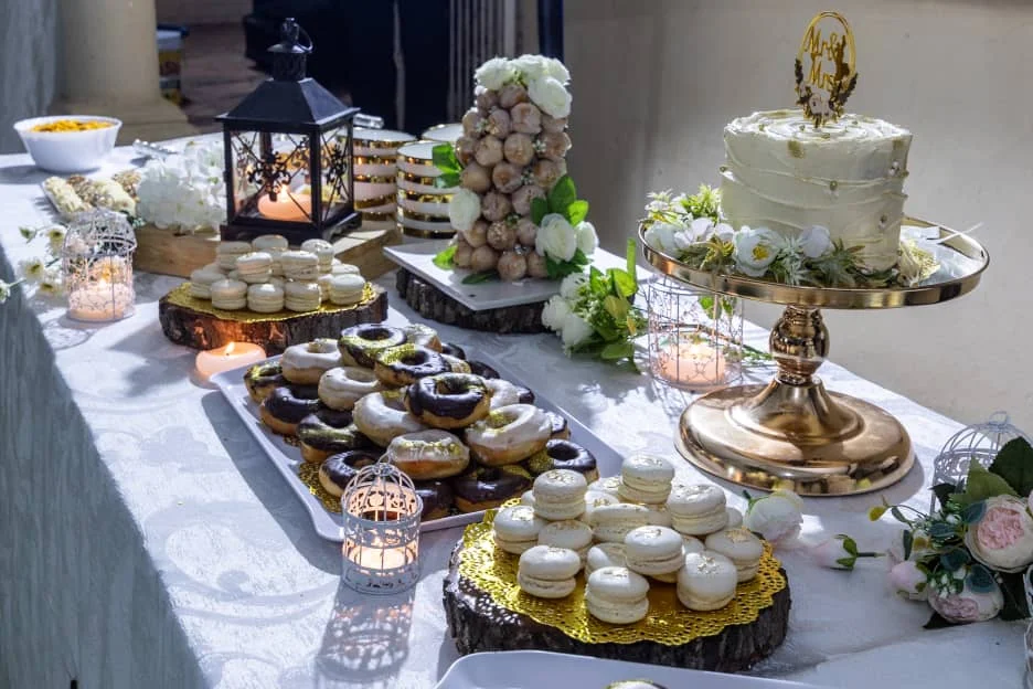 Simply Butter Cream & The Tea Box Salon zw