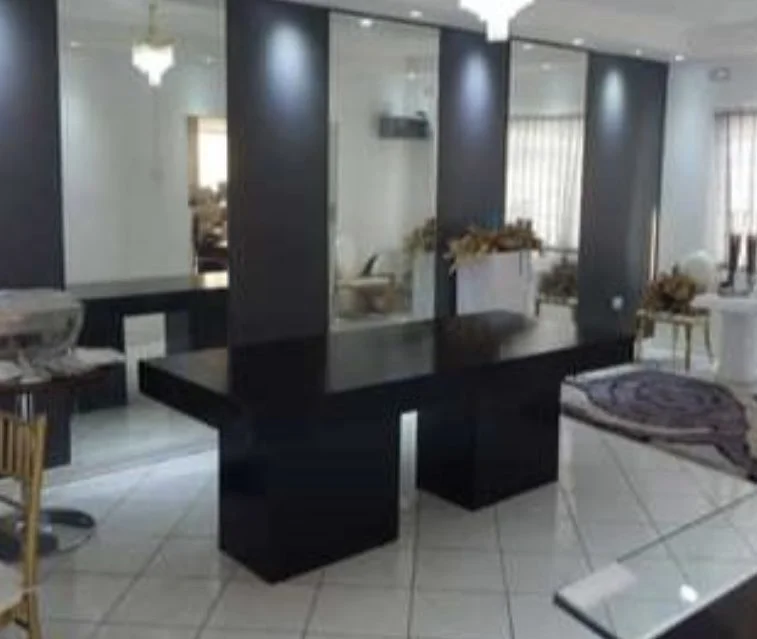 Black Table plain