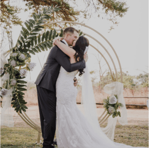 Round Wedding Arch Leopard Rock Hotel Wedding Zimbabwe Online Wedding Planner Plan My Wedding Africa
