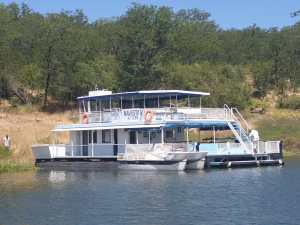 Navistar Houseboat Kariba Zimbabwe | Plan My Wedding Africa